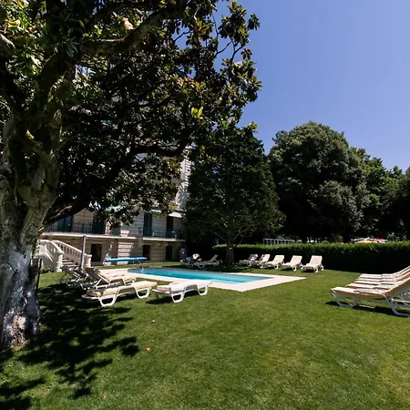 Eden Palace Au Hotel