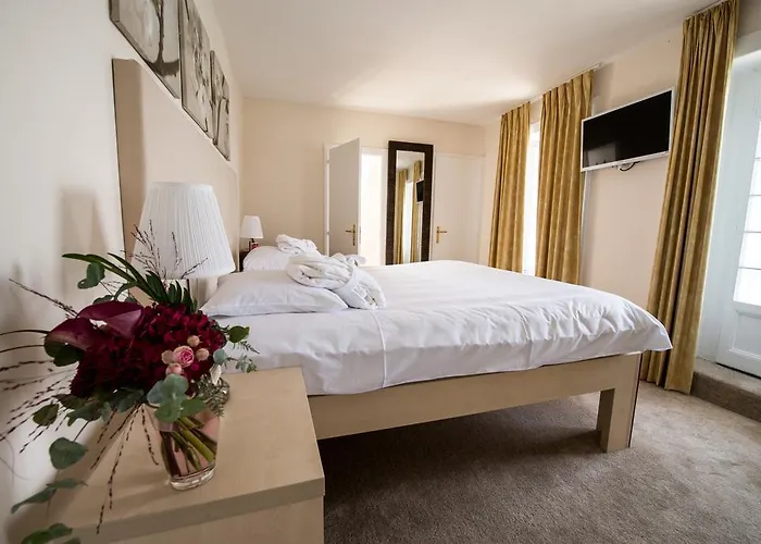 Eden Palace Au Hotel